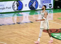 九游体育-火箭队与雄鹿商谈阿德托昆博交易